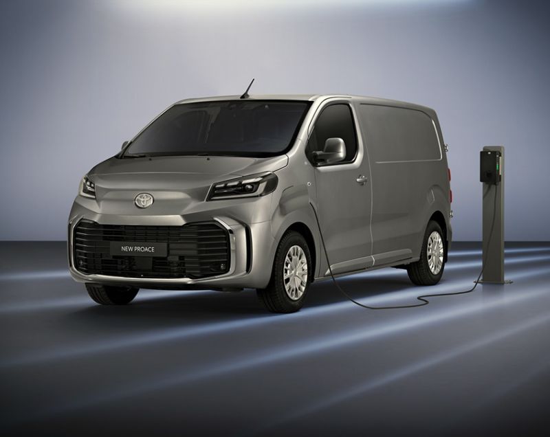 Toyota ProAce Worker 50kWh ev truck challenger standard range 100kW aut