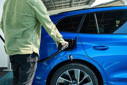Nederland is koploper in laadpunten: ideaal voor elektrische auto's! Nederland is koploper in laadpunten: ideaal voor elektrische auto's!